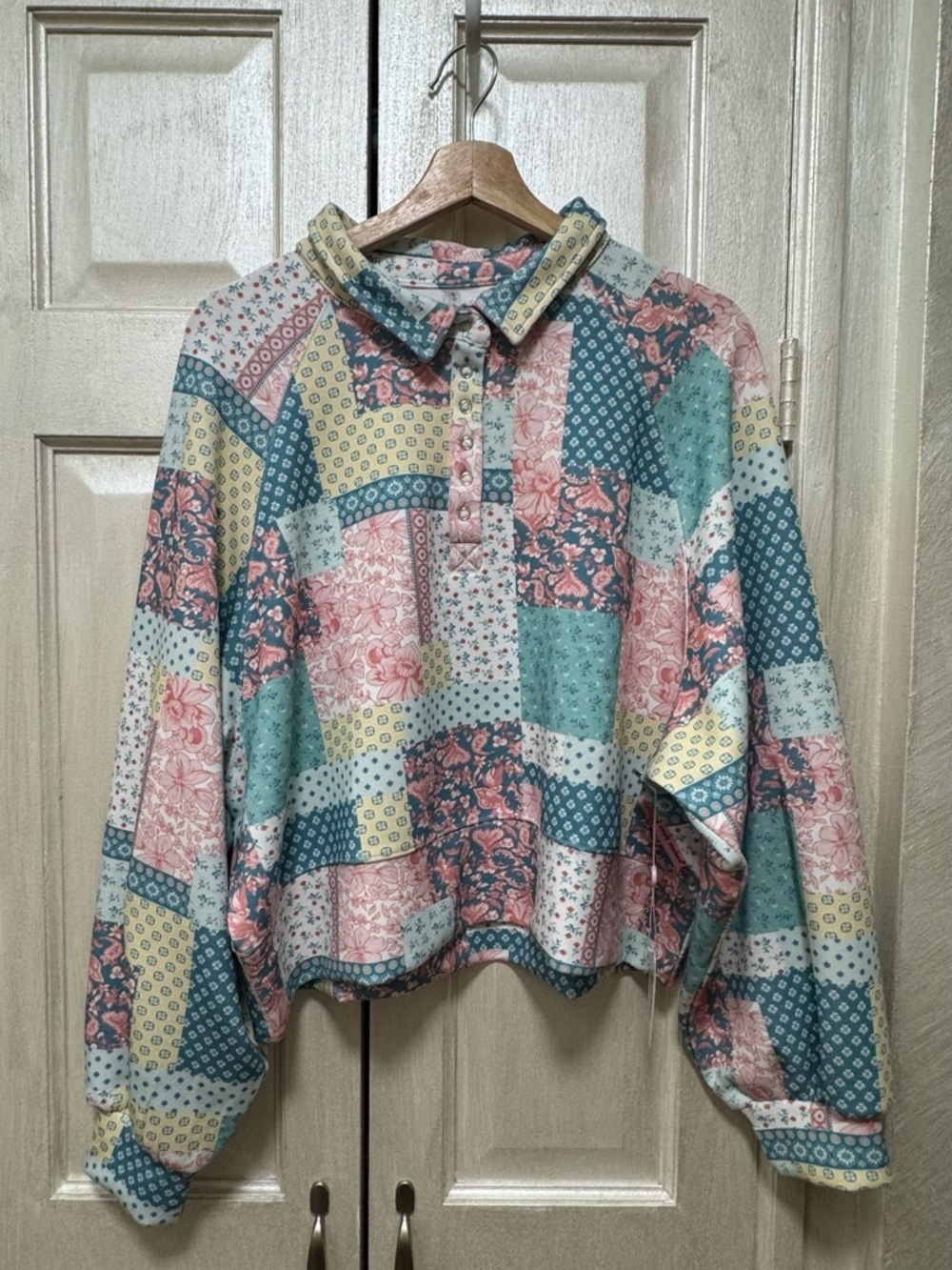 Simply Southern Women L Multi Patchwork Floral Print Slightly Cropped Polo Shirt - Picture 2 of 13